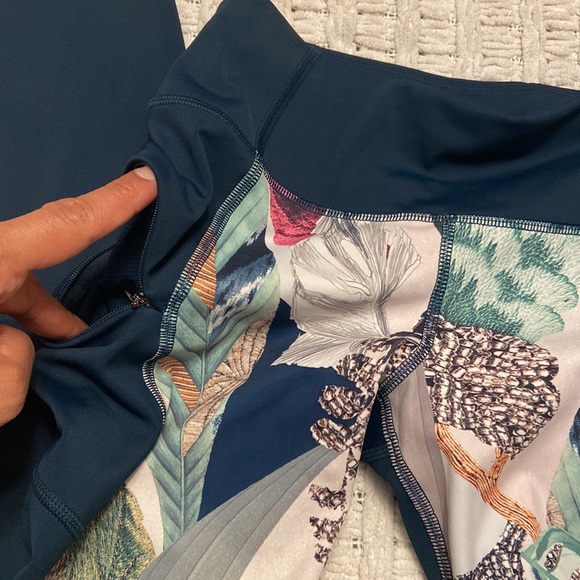 Athleta Oasis Contender leggings - Picture 3 of 6